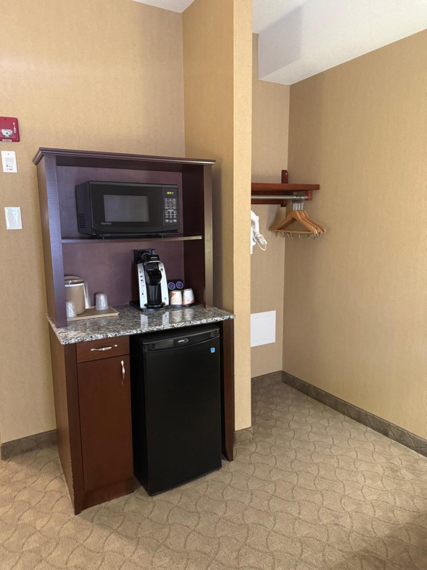 Comfort & Hotel Airdrie